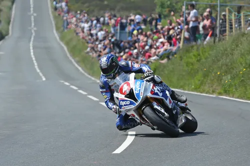 ian hutchinson creg ny baa superstock tt 2016