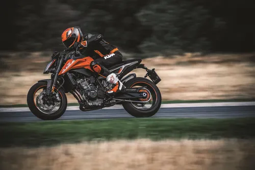 ktm 790 duke 2018 action 01 1