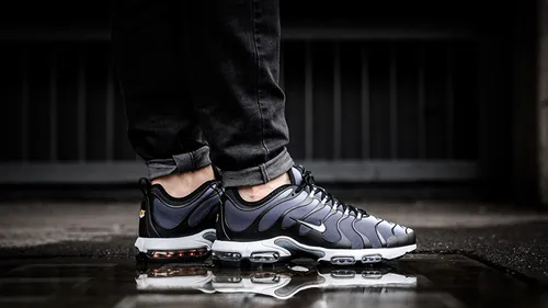 nike air max plus tn ultra black grey 01