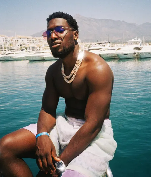 r1 08107 019a 1 e1602255271782 872x1024