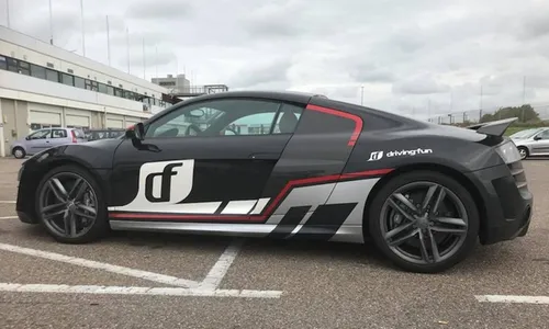 racen auto r8