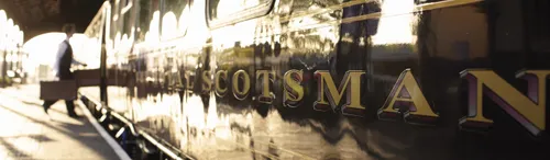 rs 1366x400 train exterior platform05