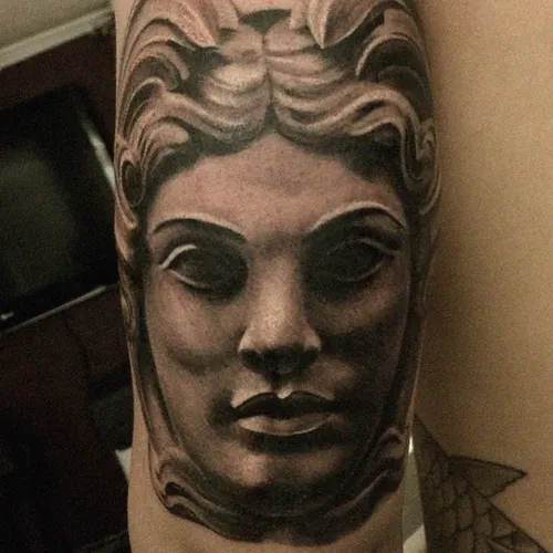 the tattoo artist makes hyper realistic tattoos that look more like they were printed on the skin 600150534e912 880