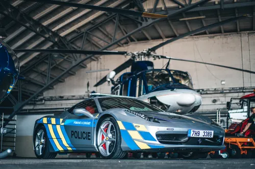 tsjechie politieauto ferrari 458 1