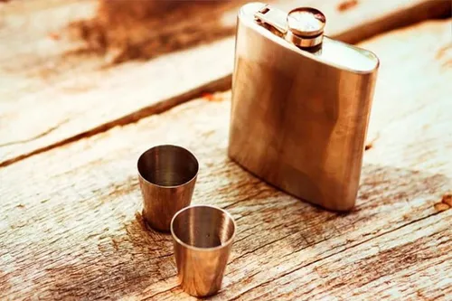 whiskey flask 2 768x1440 1