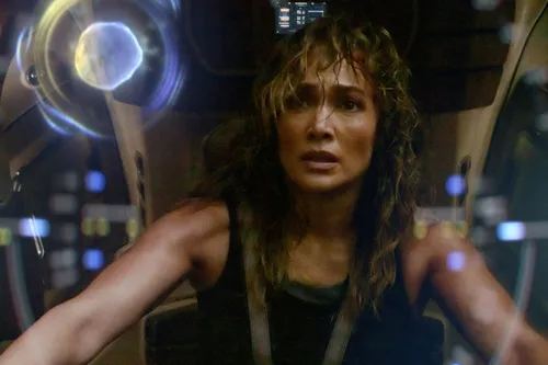Jennifer Lopez als Atlas (foto: Ana Carballosa/Netflix).