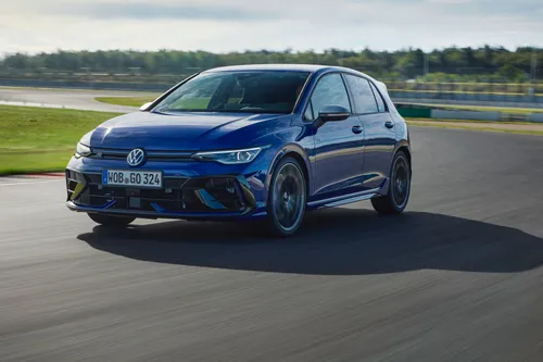Een heerlijke melodie, bloedsnel en brute looks; de Golf R heeft alles wat een hot hatchback nodig heeft