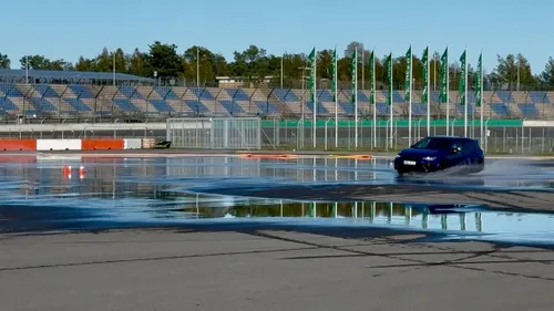 Driften met een hatchback? Met de vernieuwde Golf R kan het!&nbsp;