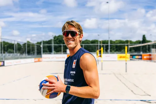 FHMxLeonLuinixMotorola-95