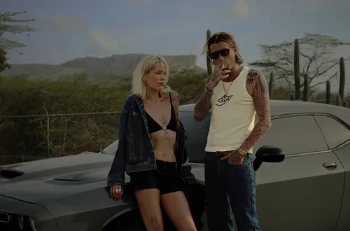 toon &amp; lau infront of car 4