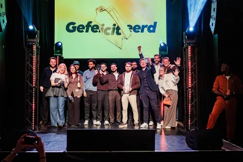 Team van New York Pizza met met Thuisbezorgd.nl Award 2025 voor Beste Internationale Keten, van Thunderbuns met Thuisbezorgd.nl Award 2025 voor Beste Nationale Keten, eigenaren van La Pizzeria uit Almere met Thuisbezorgd.nl Award 2025 voor Beste Nieuwkomer en eigenaren van Tres Amigos met Thuisbezorgd.nl Award 2025 voor Gamechanger.