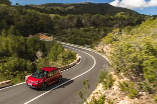 RenaultTwingoE-TechElectric_AbsolutRed_Action©ThomasCortesi-3