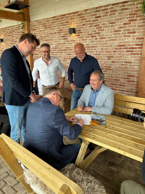 Foto ondertekening coalitieakkoord 2026-2030