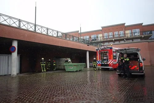 buitenbrand winkelcentrum rijen 3