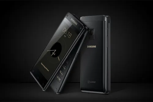141813 phones news samsungs leader 8 flip phone is a thing of beauty but only destined for china image1 1gbjhunn36