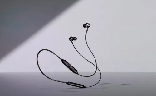 akg y100 e1536988865362