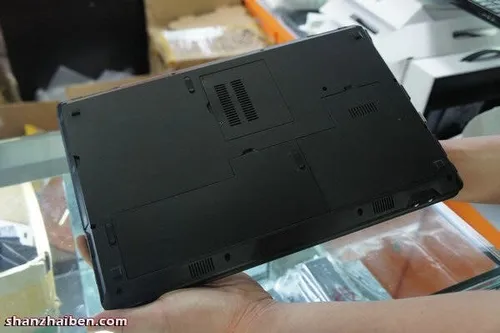 classic black 14 inch laptop base