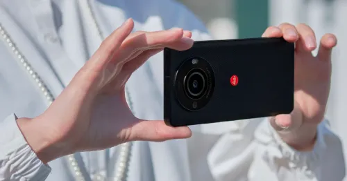 leicas leitz phone 3 pairs a big sensor with new modes but is japan only