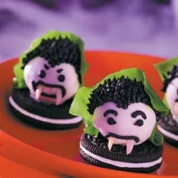 lens18640393 1317756665dracula cookies recipe
