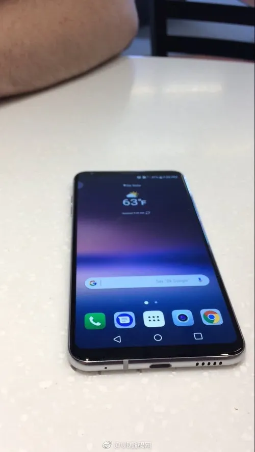 lg v30 leaked live image 1