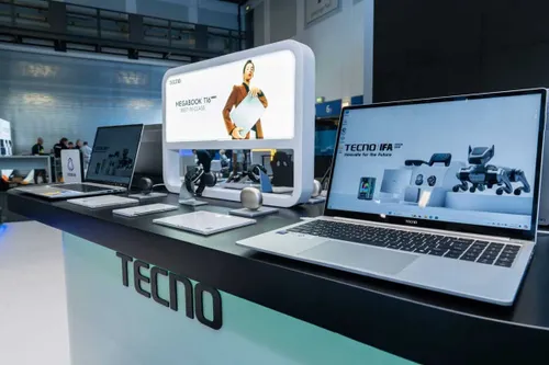 tecnos laptop lineup at stand