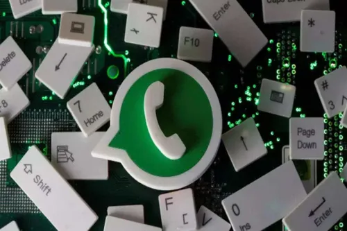 whatsapp goes down in a number of areas around the globe users cant access group chats or whatsapp web