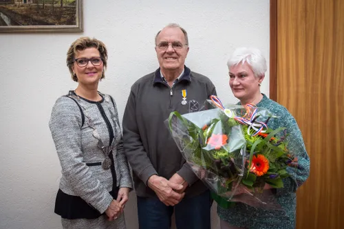 foto uitreiking ko de heer pollemans