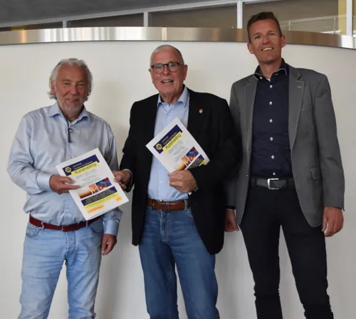 persbericht eerste exemplaar kunstveiling