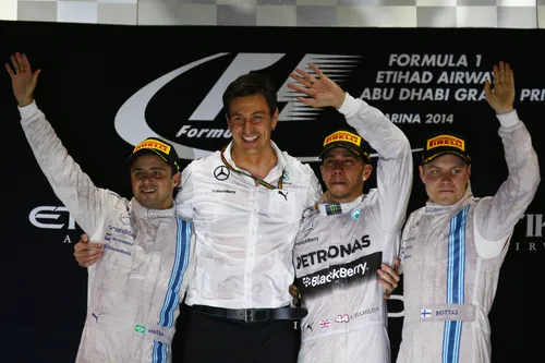 Felipe Massa und Valtteri Bottas feiern ein Williams Doppelpodium beim Abu Dhabi Grand Prix 2014