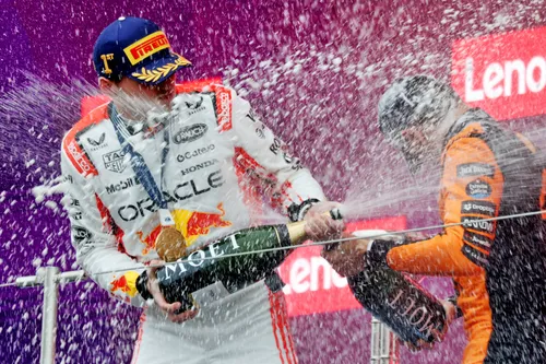 Verstappen staat nu slechts één punt achter Lando Norris in het kampioenschap