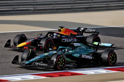 Max Verstappen en Lance Stroll naast elkaar in Bahrein