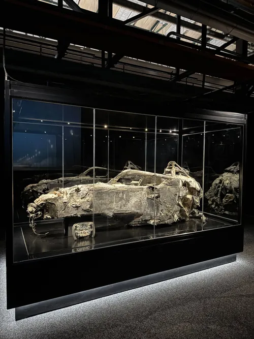 Het wrak van de Haas-bolide van Grosjean.