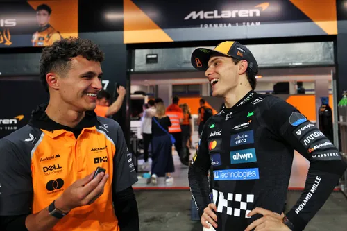 Lando Norris en Oscar Piastri na de Grand Prix van Saoedi-Arabië