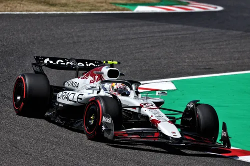 Yuki Tsunoda driving the RB21 at Suzuka