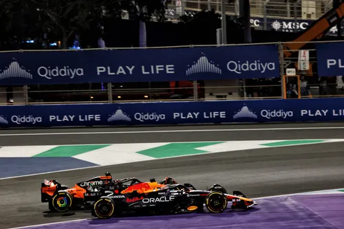 Incident Max Verstappen en Oscar Piastri