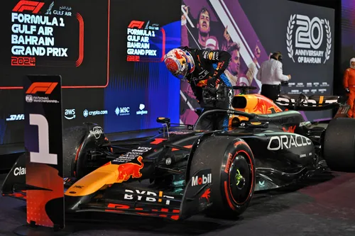 Max Verstappen wint seizoensopener Bahrein in 2024.