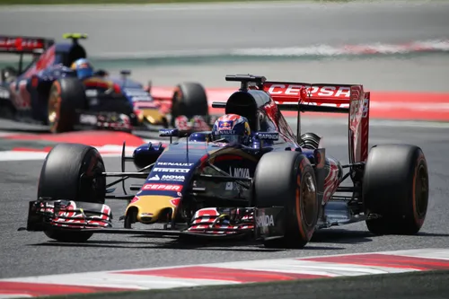 Max Verstappen en Carlos Sainz voor Toro Rosso in de GP van Spanje in 2015