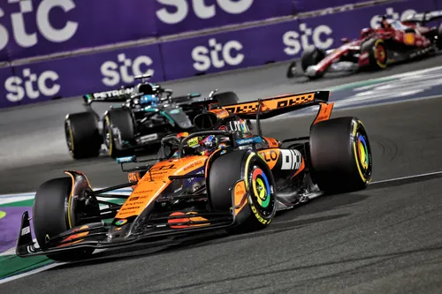 Oscar Piastri in de MCL39 in Jeddah.