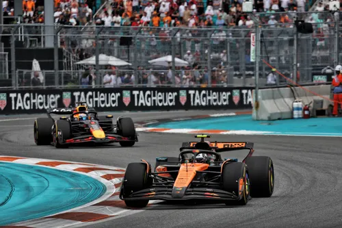 Lando Norris vor Max Verstappen beim Großen Preis von Miami