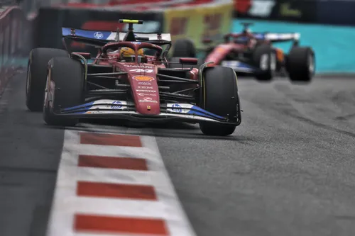 Lewis Hamilton en Charles Leclerc tijdens de GP van Miami