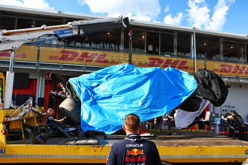 The wreckage of Yuki Tsunoda after his crash in the qualifying.