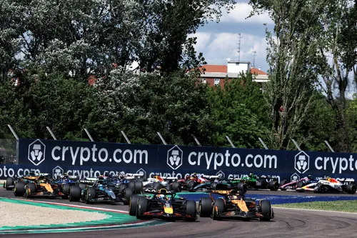 Max Verstappen takes over lead from Oscar Piastri