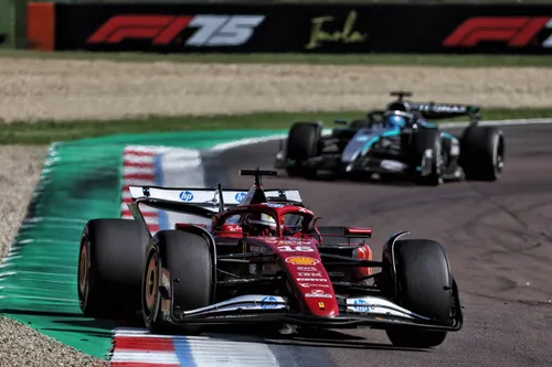 Leclerc op de baan in Imola