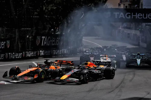 Verstappen attempted a passing move on Piastri at the start going into turn 1.