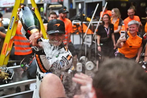Formula 1 World Championship 2025, Round 8, Monaco Grand Prix, Circuit de Monaco, Monte Carlo, Monaco, Sunday 25 May 2025 - Race winner Lando Norris (GBR) McLaren celebrates with the team.