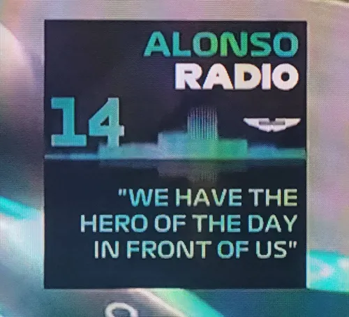 Fernando Alonso maakt cynische opmerking over Lewis Hamilton.