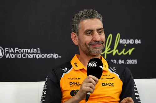 lachende andrea stella