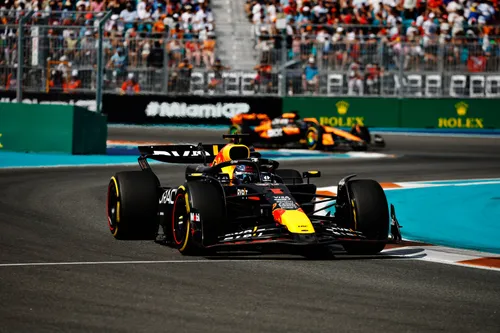 Max Verstappen en Oscar Piastri tijdens GP Miami 2024