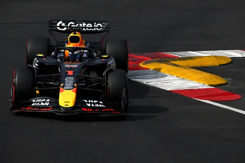 Max Verstappen op het stratencircuit in Monaco