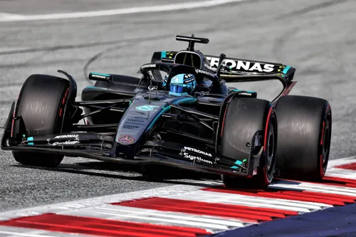 George Russell rijdt de W16 bij de Oostenrijkse Grand Prix